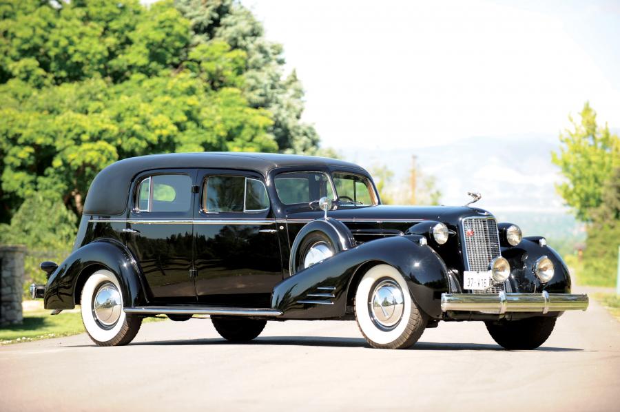  Cadillac V16 Custom Imperial Cabriolet by Fleetwood 1937 года  (фото 1 из 12)